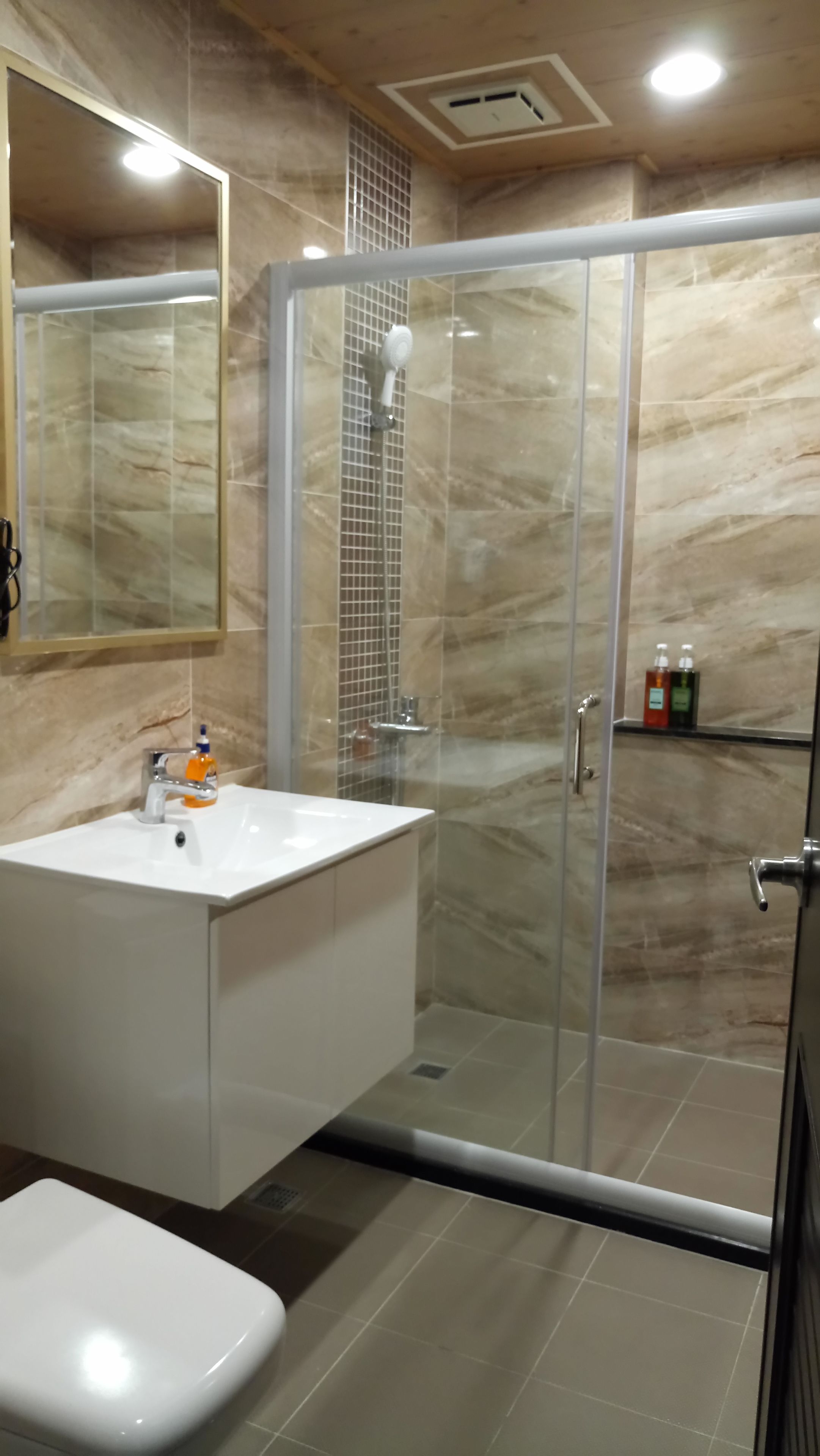 Bathroom shower