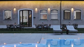 Seasonal outdoor pool