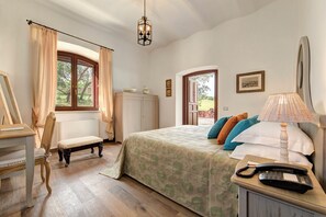 Classic Double Room, 1 Queen Bed | 1 bedroom, premium bedding, minibar, in-room safe - Borgo Pallavicini Mori (Rome)