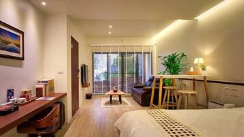 Suite | Minibar, in-room safe, desk, blackout drapes