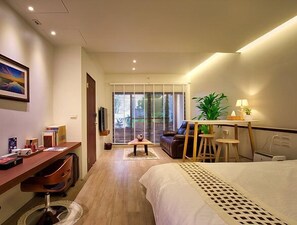 Suite | Minibar, in-room safe, desk, blackout curtains