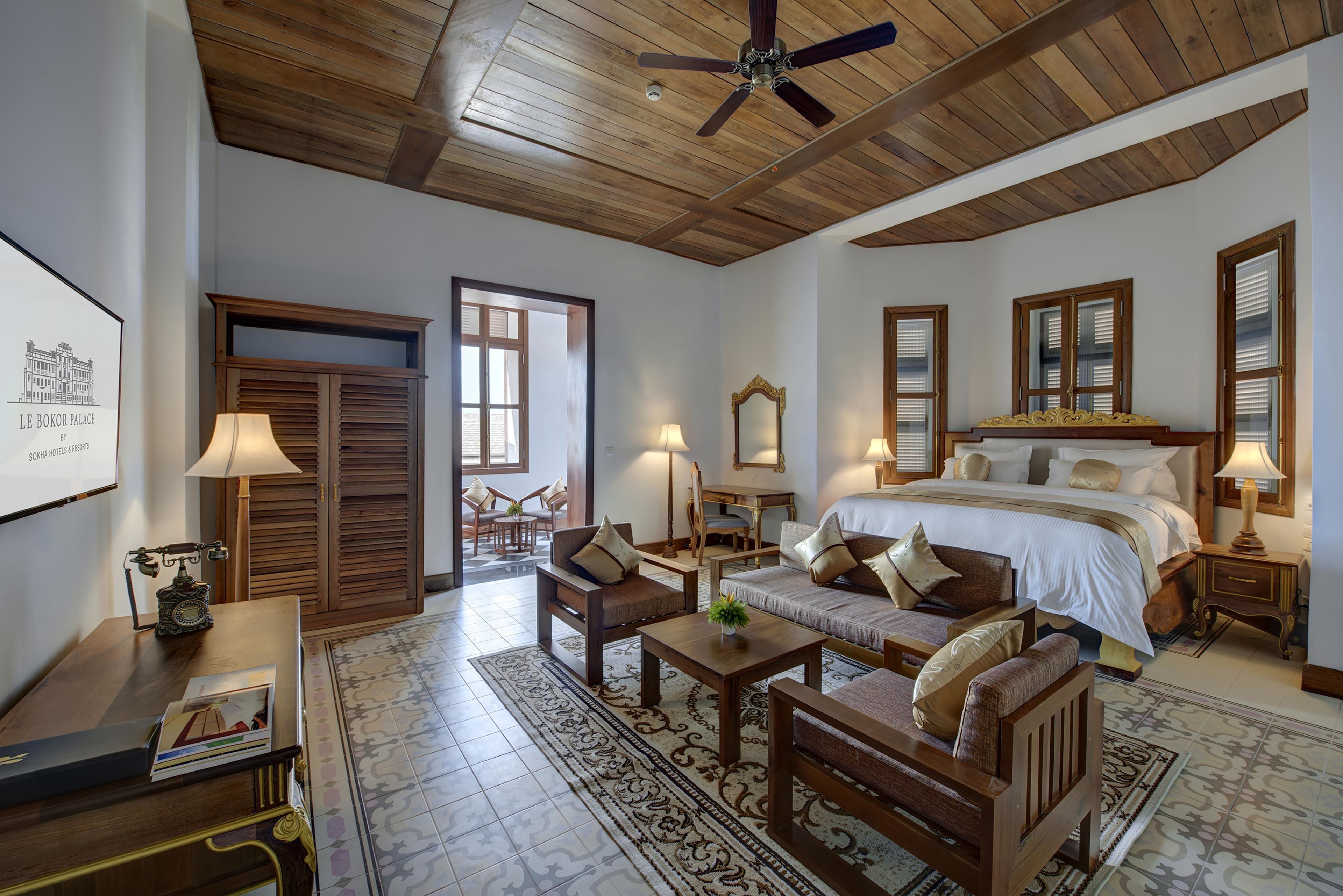 Suite (Thansur ) | Minibar, caja de seguridad en la habitación y escritorio 