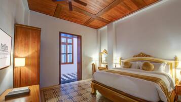 1 chambre, minibar, coffres-forts dans les chambres, bureau