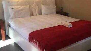 Family Deluxe Bedroom | 1 kamar tidur, minibar, meja kerja, dan Wi-Fi gratis