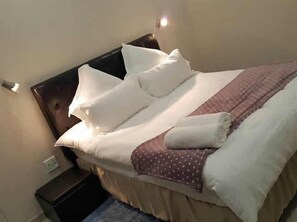 Single Bedroom | 1 bedroom, minibar, desk, free WiFi - Tsumeb Guesthouse Kamho (Tsumeb)