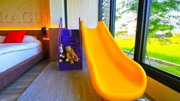 Comfort-Doppelzimmer | Daunenbettdecken, Zustellbetten, kostenloses WLAN, Bettwäsche