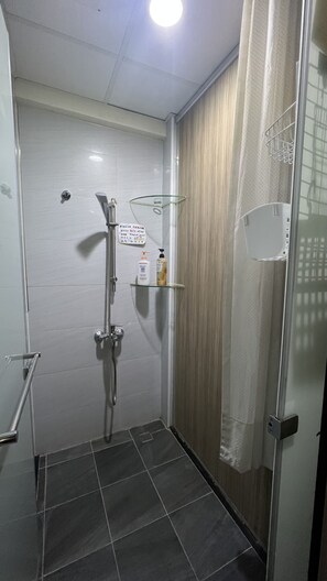 Standard Shared Dormitory, Women only (1 Bed in 12-Bed Shared Dormitory) | Down comforters, Select Comfort beds, in-room safe, blackout drapes - Old Door Hostel & Bar (Taipei)