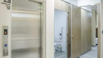 One Bed in Superior Mixed Dormitory for 8 | Bathroom | Shower, hydromassage showerhead, hair dryer, slippers