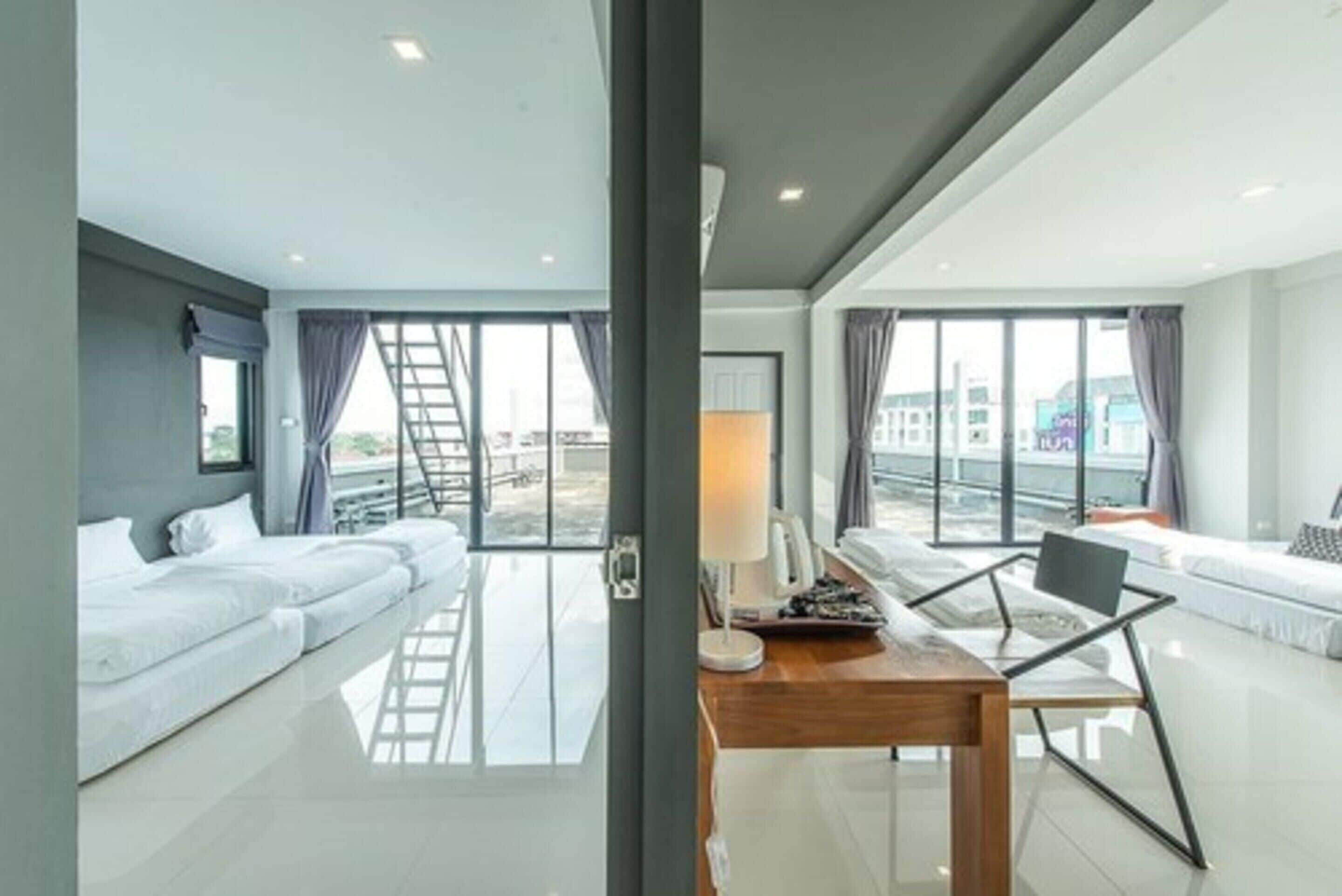 family room, executive level | desk, blackout curtains, free wifi