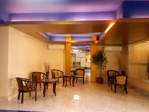 Lobby-lounge