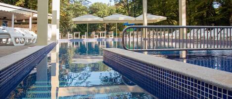 Outdoor pool, pool umbrellas, sun loungers