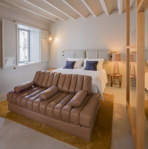 Premium Loft, Balcony | Premium bedding, down duvets, minibar, in-room safe - Raw Culture Arts & Lofts Bairro Alto (Lisbon)