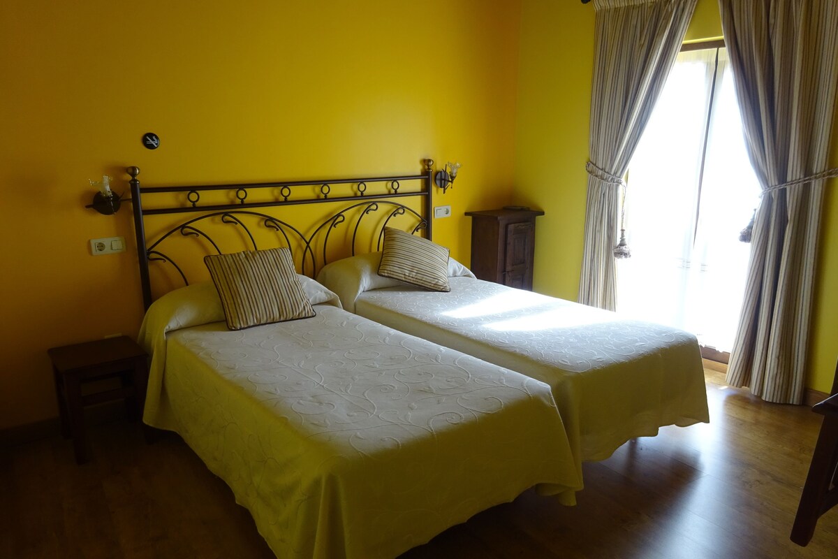 Chambre, 2 lits une place