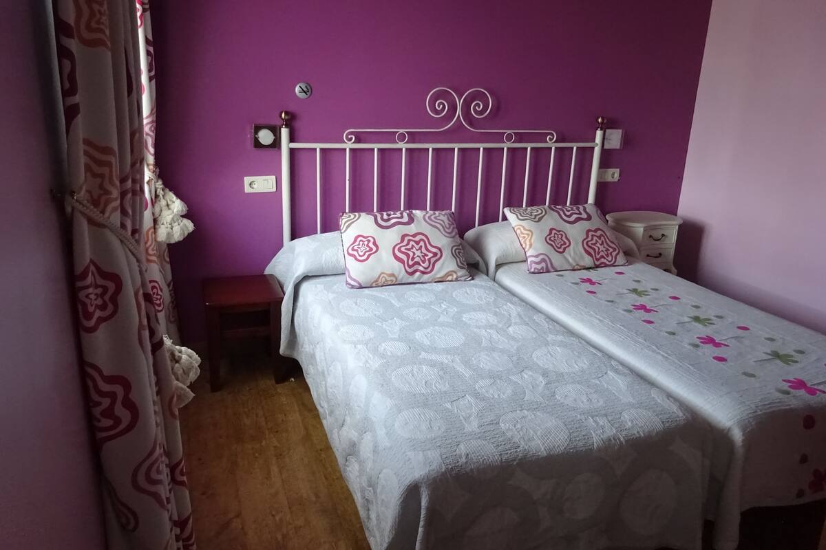 Ropa de cama de alta calidad, cunas gratuitas y wifi gratis