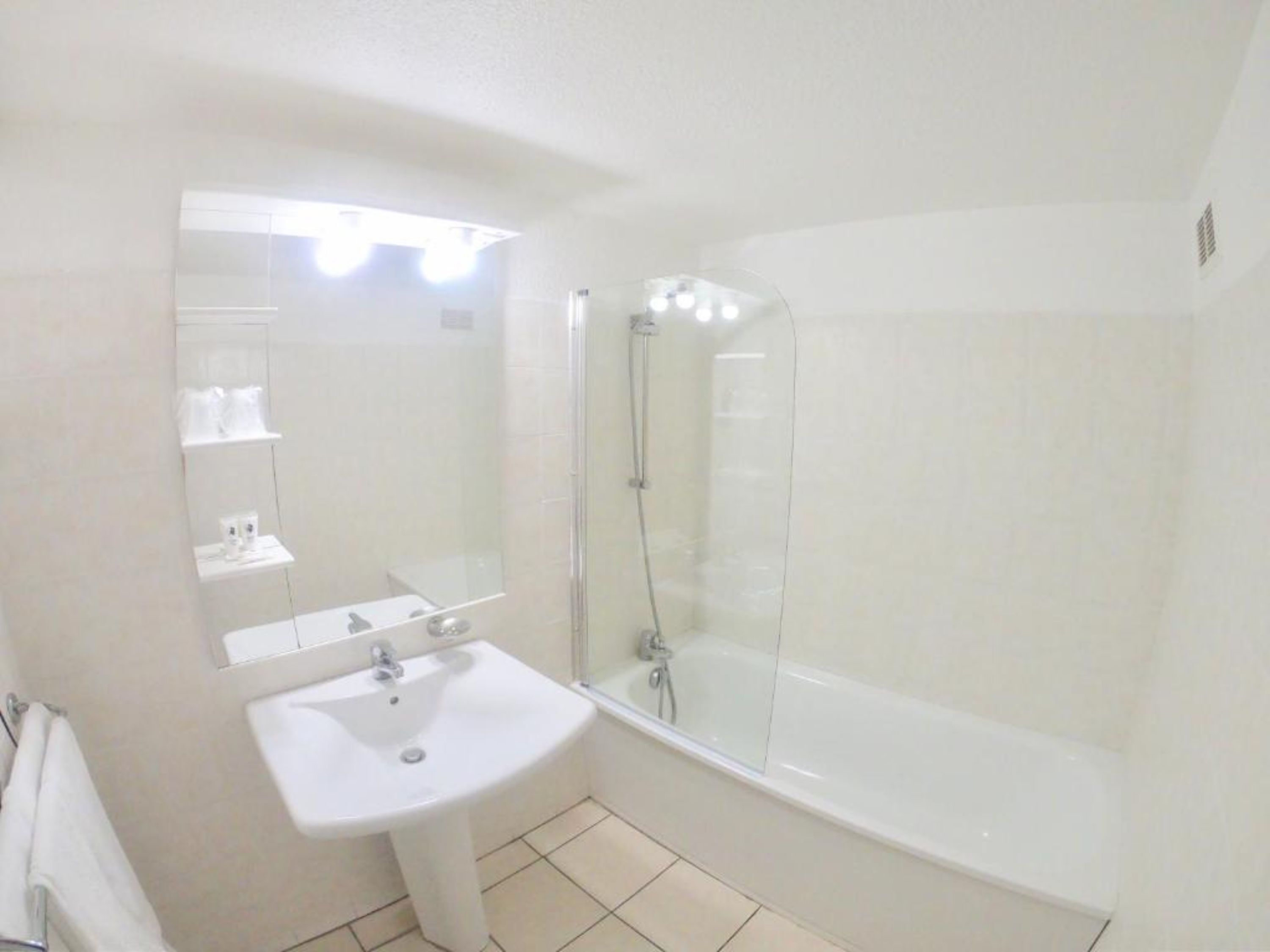 studio | bathroom | deep-soaking bathtub, free toiletries, hair dryer, towels