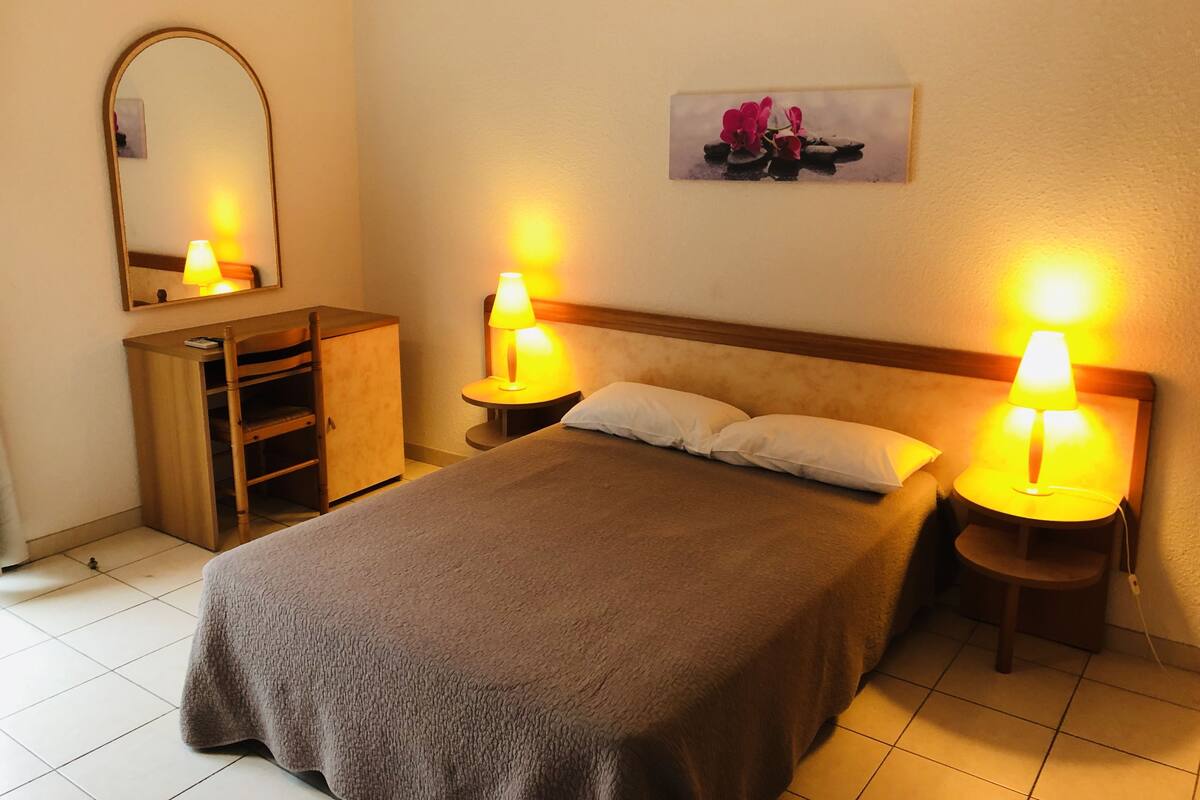 Apartment | Premium bedding, desk, blackout drapes, rollaway beds (surcharge)