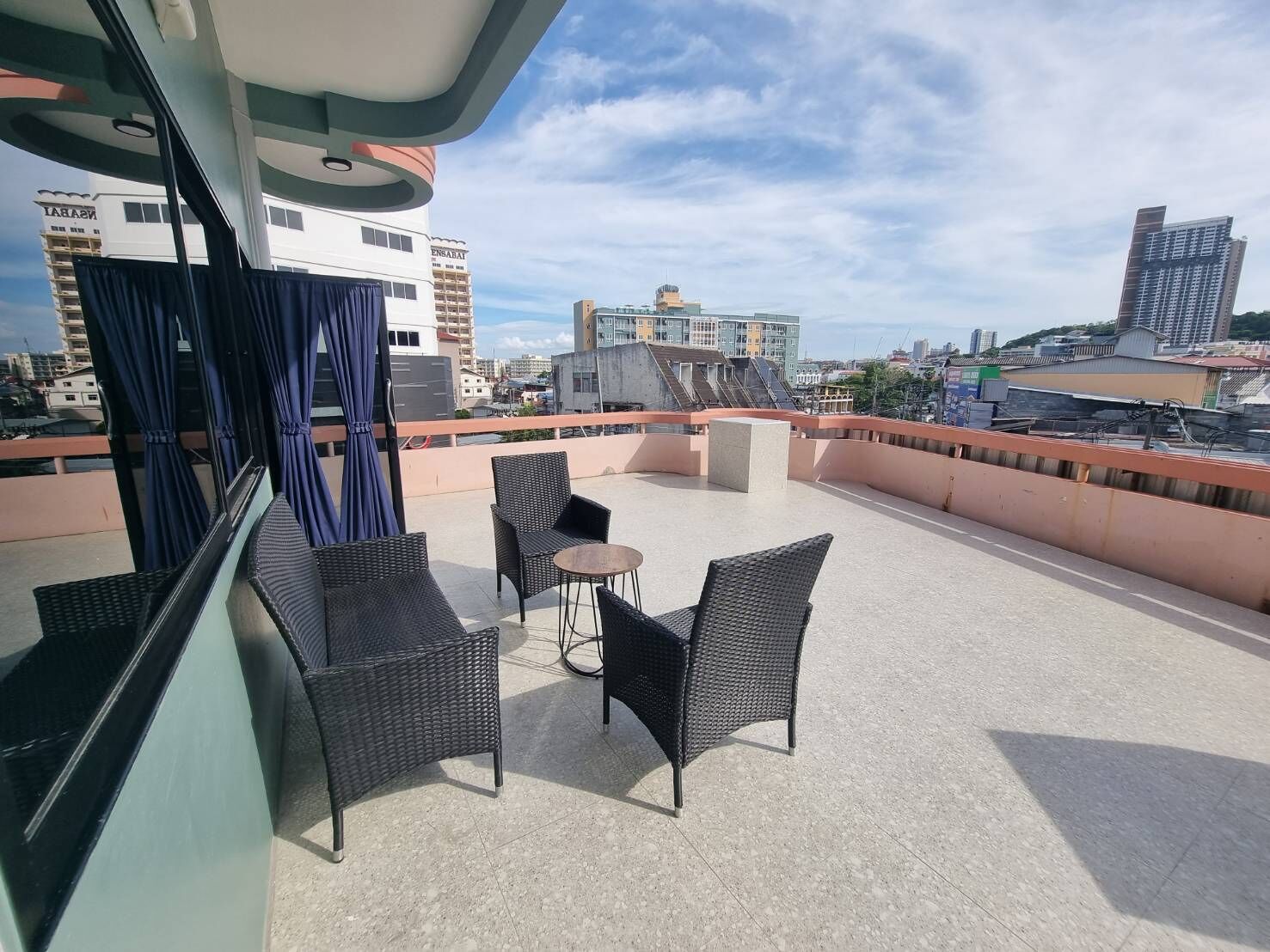 Quadruple One | Terrace/patio