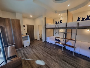 Quadruple One | Minibar, soundproofing, free WiFi, bed sheets