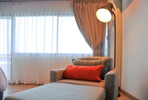 Deluxe Room, City View | Minibar, soundproofing, free WiFi, bed sheets - 7 Days Premium Hotel Pattaya (Pattaya)