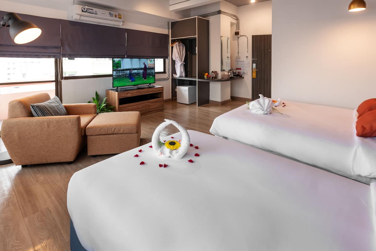Deluxe Triple Room | Minibar, soundproofing, free WiFi, bed sheets
