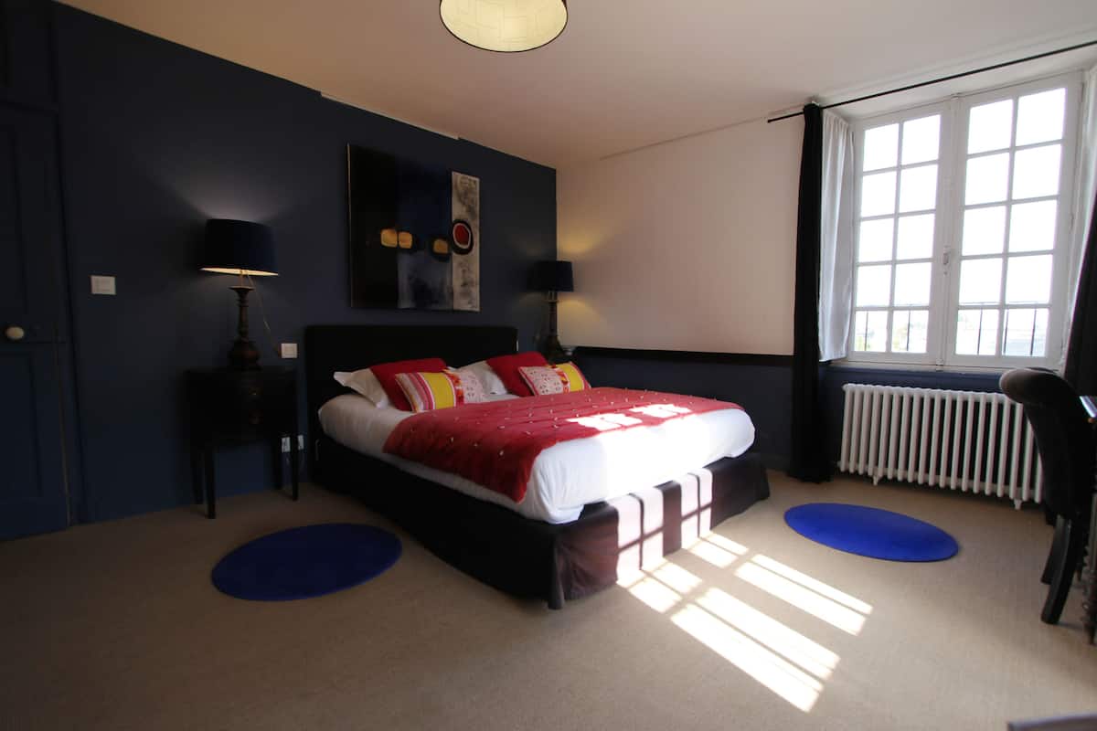 Premium bedding, desk, blackout curtains, soundproofing