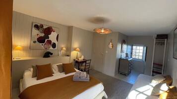 Literie de qualité supérieure, bureau, rideaux occultants