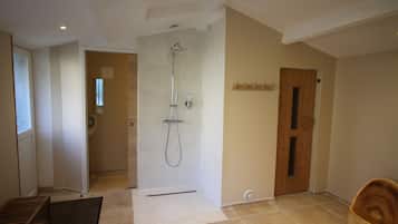Een sauna, een bubbelbad