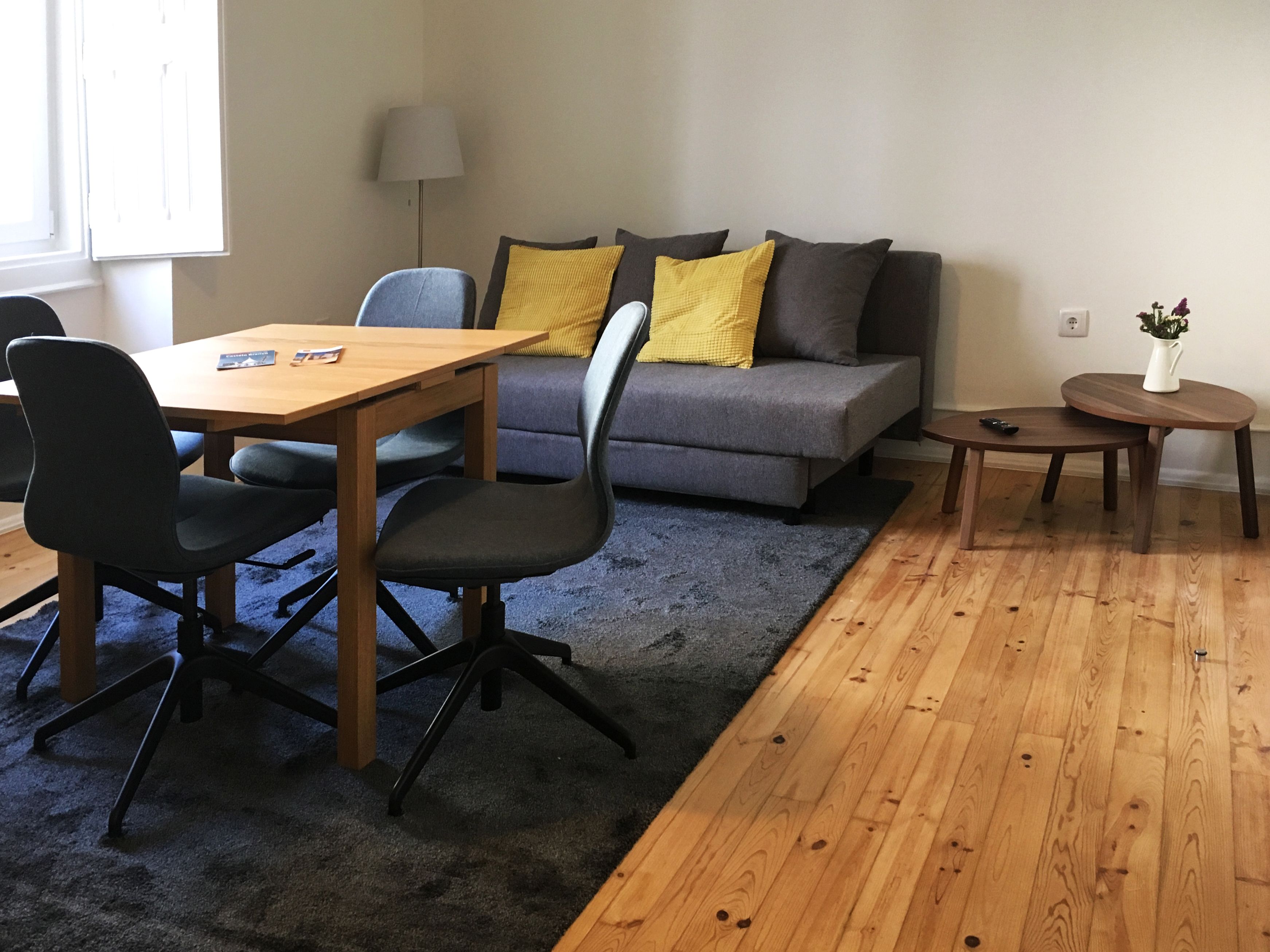 Familienapartment, 1 Schlafzimmer, barrierefrei, Stadtblick | Wohnbereich