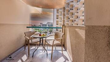 Exclusive-Suite, Balkon, Seeblick | 1 Schlafzimmer, Schreibtisch, laptopgeeigneter Arbeitsplatz