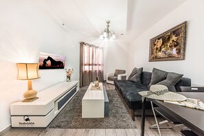 Exclusive-sviitti, parveke, järvinäköala | 1 makuuhuone, työpöytä, kannettavalle tietokoneelle sopiva työtila