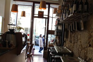 Bar (en el alojamiento)