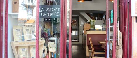 Bar (in der Unterkunft)