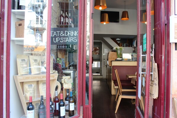 Bar (on property) - Linha22 GuestHouse (Porto)