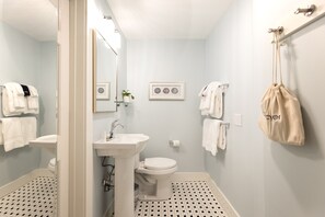 Standard Room, 1 Queen Bed, Ensuite (1) | Bathroom - The Sailmaker's House (Portsmouth)