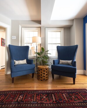 Coin salon dans le hall