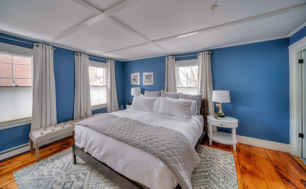 Deluxe Room, 1 King Bed, Ensuite (5) | 1 chambre, literie de qualité supérieure, couette en duvet d'oie