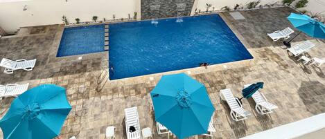 Außenpool, geöffnet von 10:30 Uhr bis 20:00 Uhr, Sonnenschirme