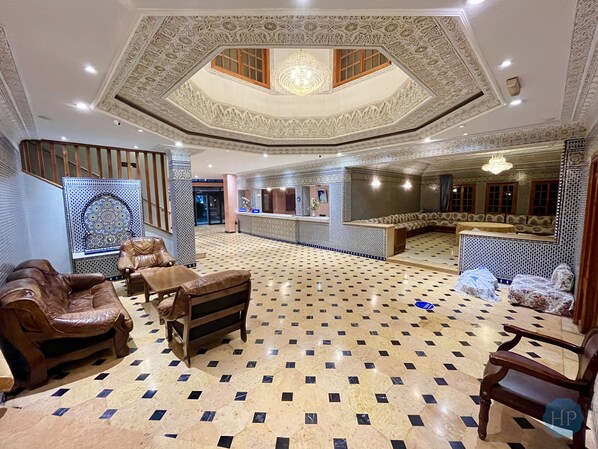 Coin salon dans le hall