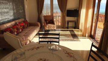 Suite, 1 Schlafzimmer, Meerblick | Wohnbereich | LCD-Fernseher