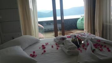 Suite, 1 Schlafzimmer, Meerblick | 1 Schlafzimmer, Schreibtisch, kostenlose Babybetten