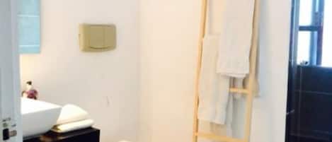 House | Bathroom | Shower, towels