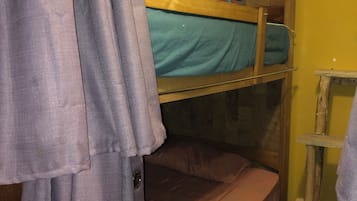 Shared Dormitory, Women only (4 beds) | 1 quarto, escrivaninha, Wi-Fi de cortesia, roupa de cama