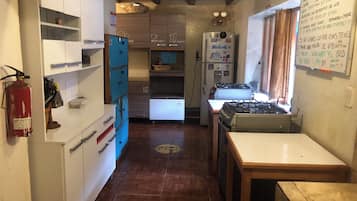Full-sized fridge, microwave, oven, coffee/tea maker