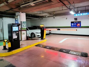 Parking - Khan Residence (Seoul)