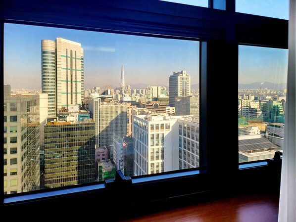 Land view from property - Khan Residence (Seoul)