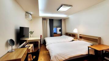 Studio | Premium bedding, soundproofing, iron/ironing board, rollaway beds