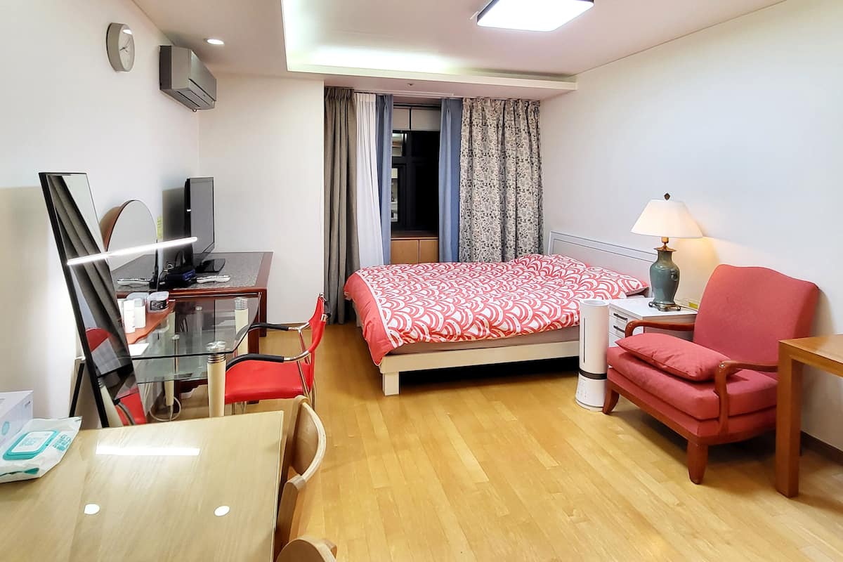Kamer | Luxe beddengoed, geluiddichte muren, een strijkplank/strijkijzer
