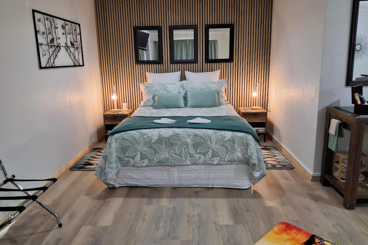 Luksus-værelse - pejs i værelset - udsigt til have (Tree Tops) | Premium-sengetøj, minibar, individuelt design, individuel indretning