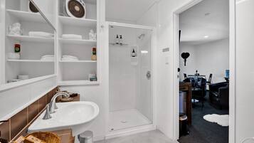 Luxury Room, Fireplace, Garden View (Tree Tops) | Bathroom