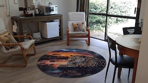 Rom – signature, flere senger, peis, hageutsikt (The Wild Cats Room)